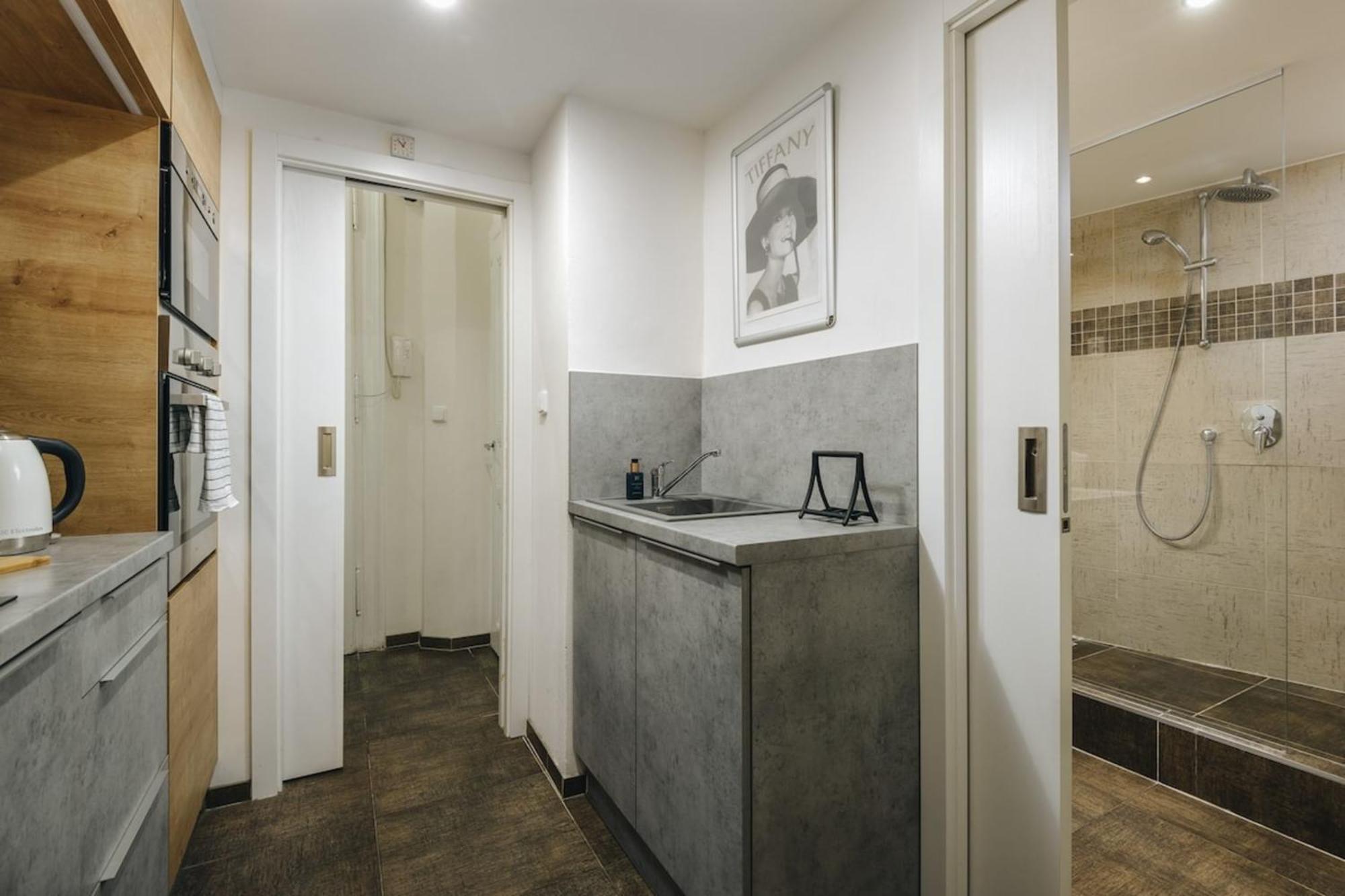 Cozy & Comfortable Apt Walking Anywhere You Want Sen ปราก ภายนอก รูปภาพ