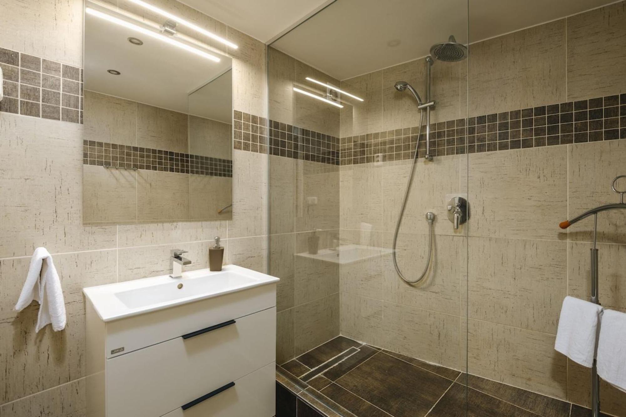 Cozy & Comfortable Apt Walking Anywhere You Want Sen ปราก ภายนอก รูปภาพ
